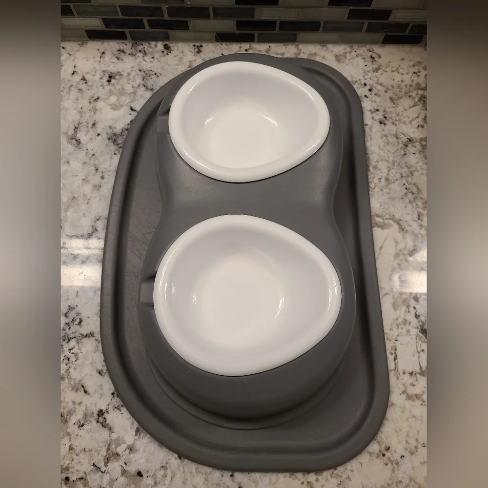 WeatherTech Elevated Pet Feeding System